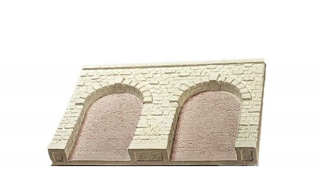 "Steunstructuren" met 2 hoge arkaden, gewefelde stenen, natu