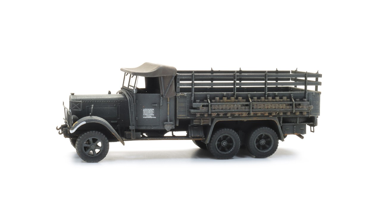 WM Henschel 33D1 cargo